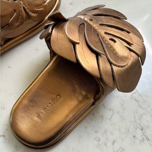 NEW!! Farm Rio Women's Monstero Gold/Bronze Leaf Slide Sandals